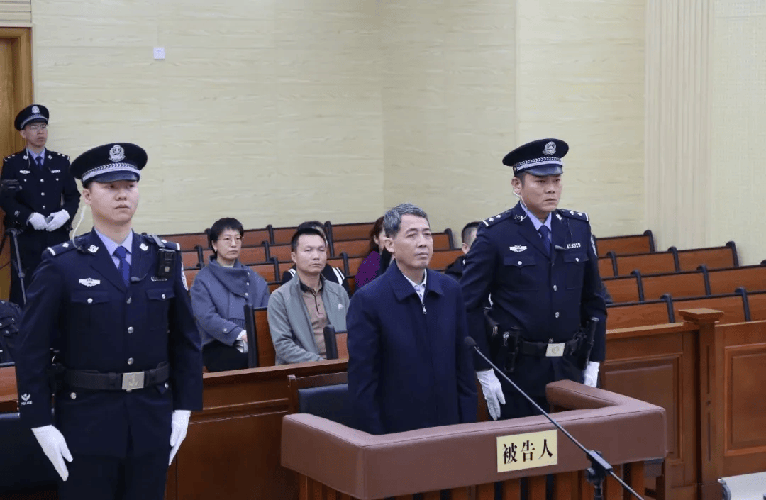 未获国务院批复，吴炜滥用职权造成重大损失