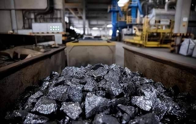 勒紧对华绞索，却让美国喘不上气？雷蒙多一句话，让拜登恍然大悟