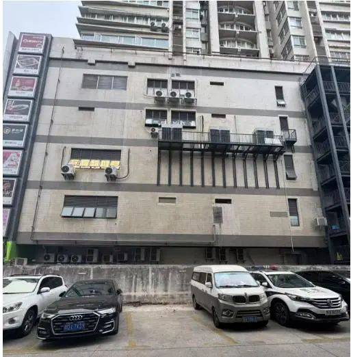 武汉出现粉色系巨幅壁画，每天吸引上百人打卡，附近商家：来我这儿买瓶水的人都多了