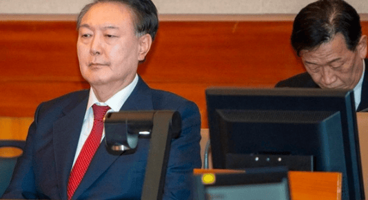 179:85！韩国最新投票结果出炉，尹锡悦迎来倒计时，朴槿惠失声了