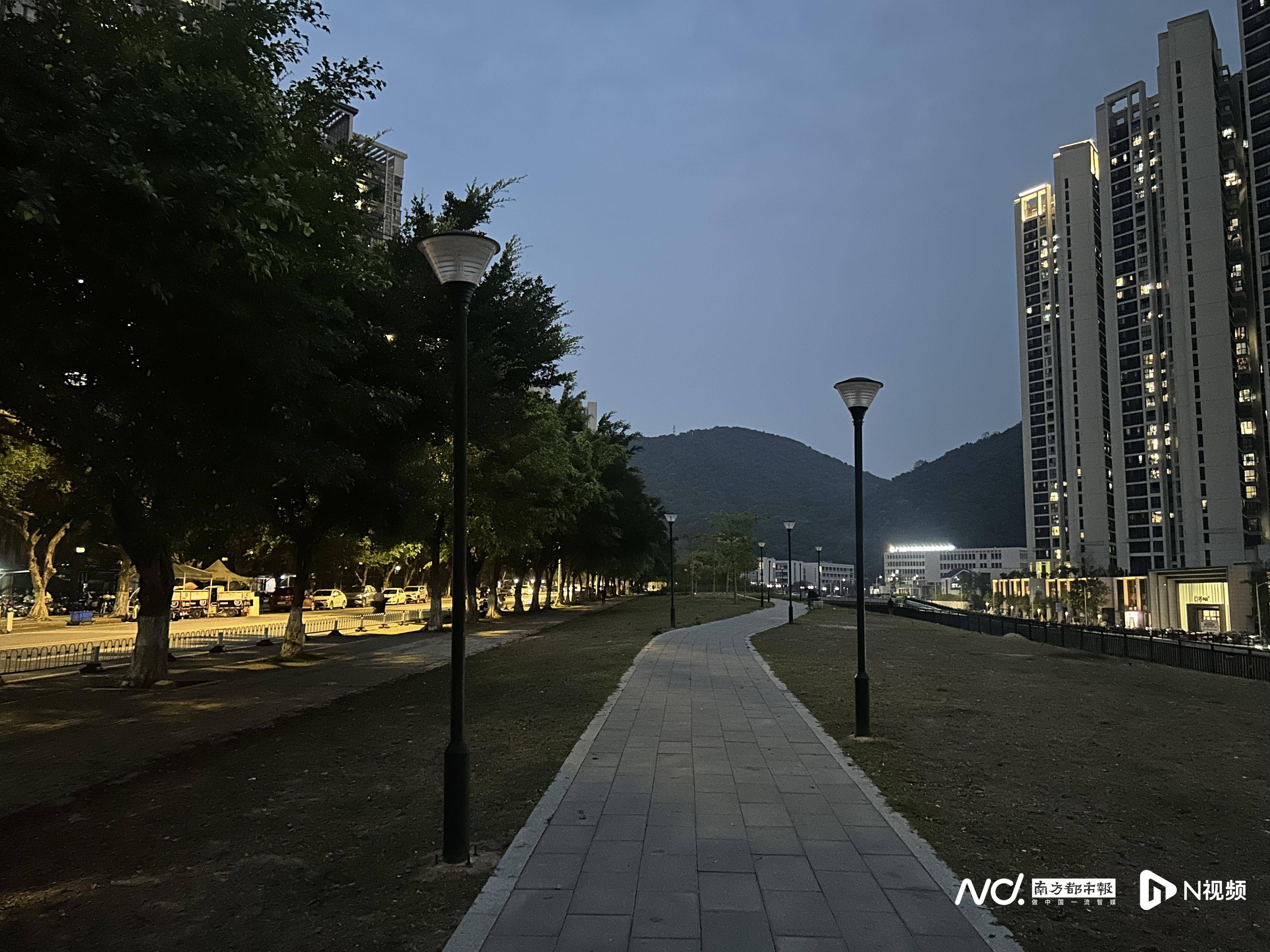 暗访广州口袋公园：草坪秃了设施失修，“最美公园”垃圾堆积