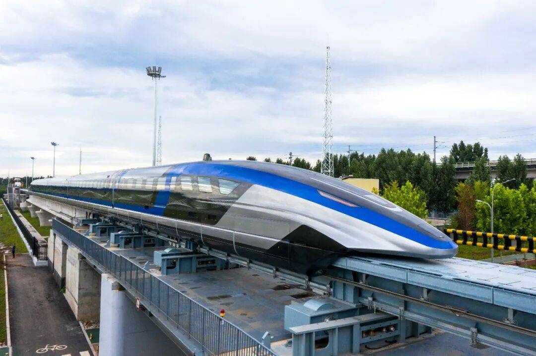 山东省委常委、青岛市委书记曾赞荣：推动科技创新和产业创新深度融合 因地制宜培育发展新质生产力